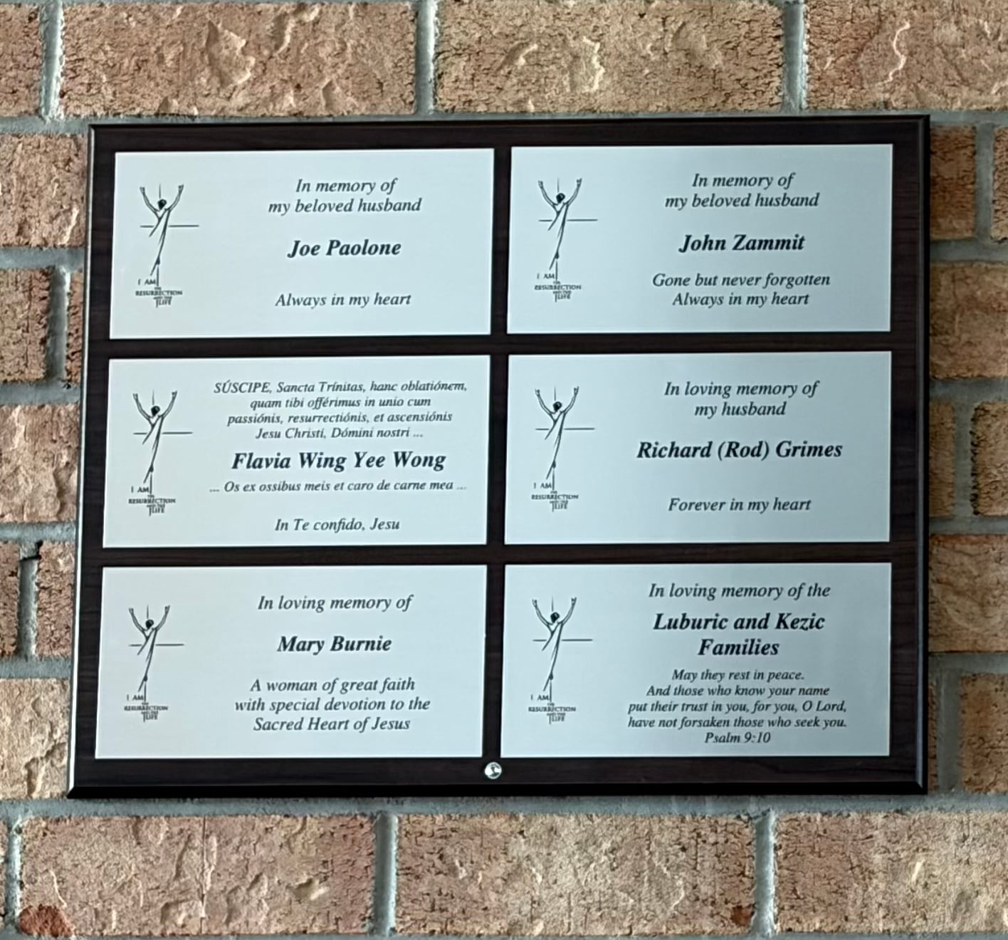Memorial plaques